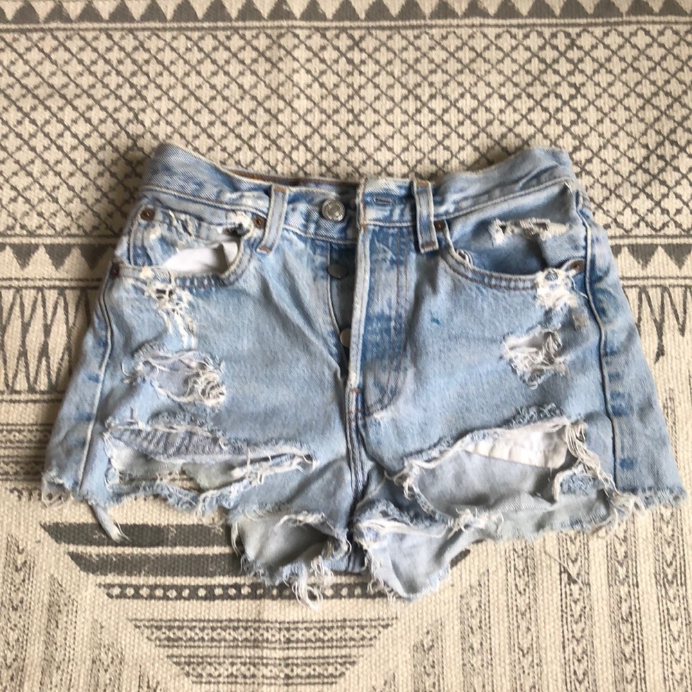 Cute vintage Levi’s mini shorts!
